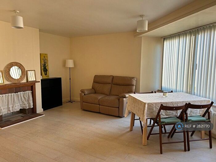 2 Bedroom Flat To Rent In New Arthur Place, Edinburgh, EH8