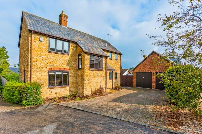 4 Bedroom Detached House To Rent In High Street, Potterspury, NN12