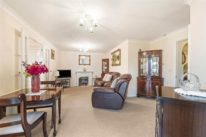 1 Bedroom Flat For Sale In Kingston Road, Epsom, KT19