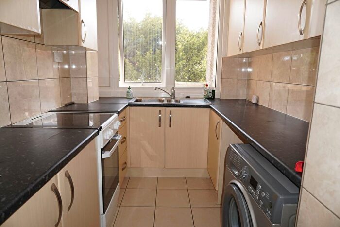 2 Bedroom Flat To Rent In Greenlaw Court, London, W5