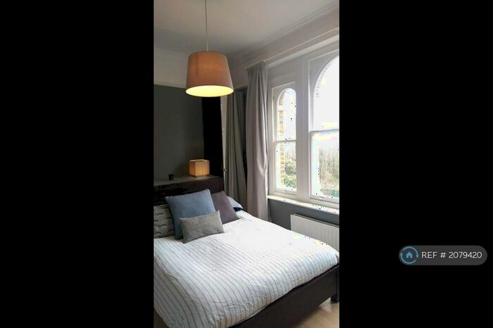 3 Bedroom Flat To Rent In Tressillian Road, London, SE4