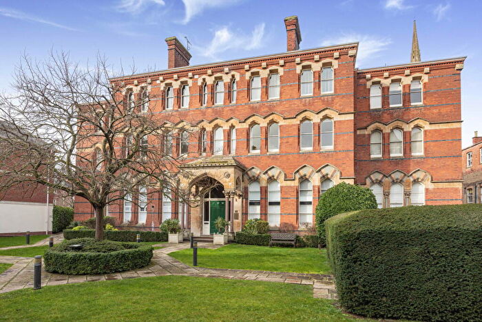 1 Bedroom Apartment For Sale In Shaftesbury Hall, St. Georges Place, Cheltenham, GL50