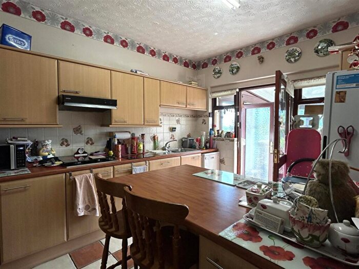 2 Bedroom Detached Bungalow For Sale In Heol Maelor, Coedpoeth, Wrexham, LL11