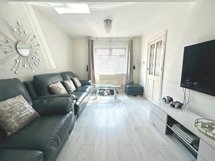 3 Bedroom End Of Terrace House For Sale In Meadow Road, Barking, IG11