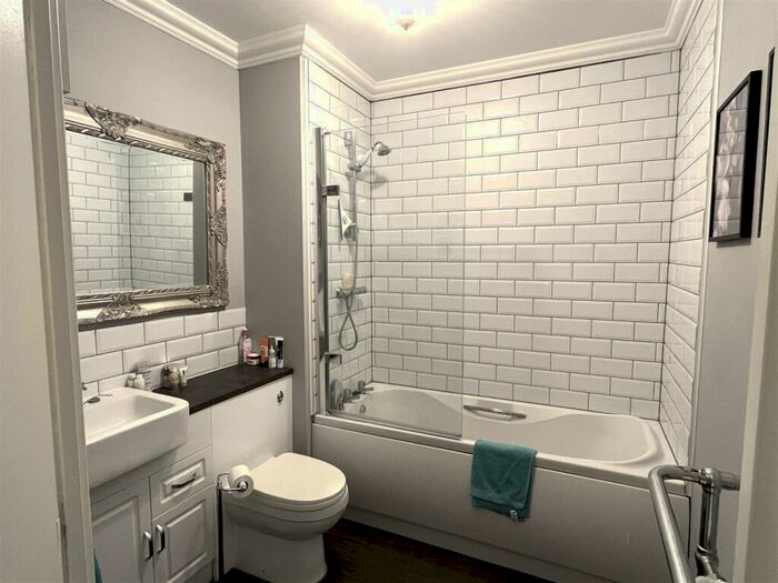 2 Bedroom Apartment To Rent In Hawley Drive, Leybourne, West Malling, ME19