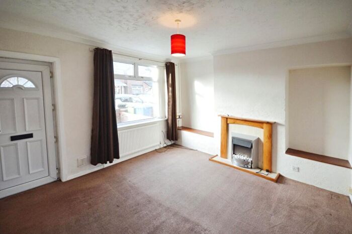 2 Bedroom End Of Terrace House To Rent In Devonshire Avenue East, Hasland, Chesterfield, Derbyshire, S41