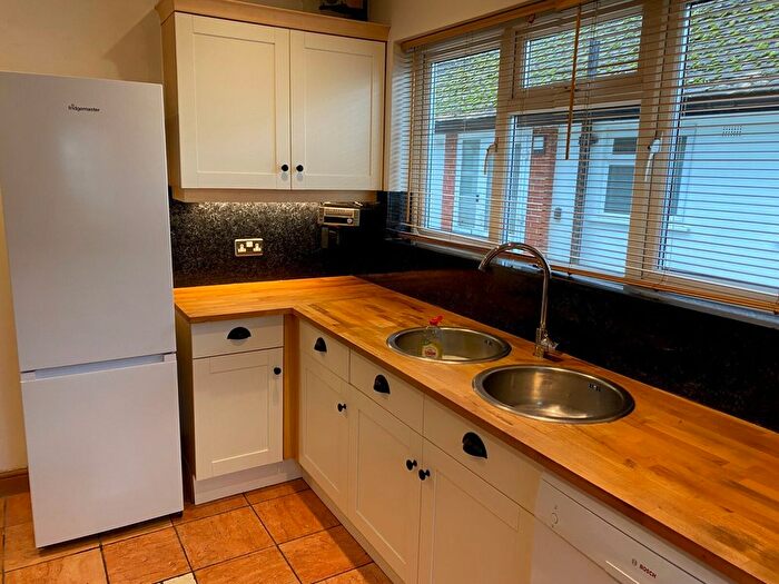 3 Bedroom Bungalow To Rent In Fir Tree Grove, Carshalton, SM5