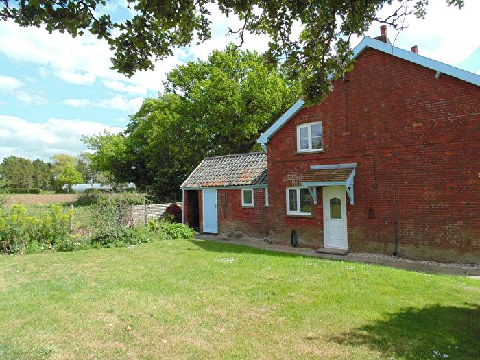 3 Bedroom Semi Detached House To Rent In Hall Cottages, Flordon, NR15