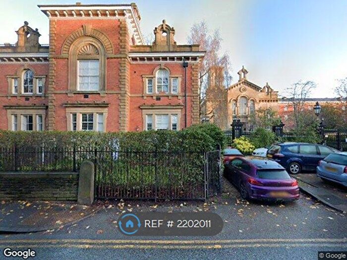 4 Bedroom Semi-Detached House To Rent In Didsbury Gate, Manchester, M20