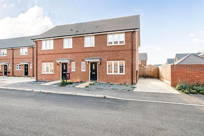 3 Bedroom Semi Detached House For Sale In Brambling Grove, Finchampstead, Berkshire, RG40