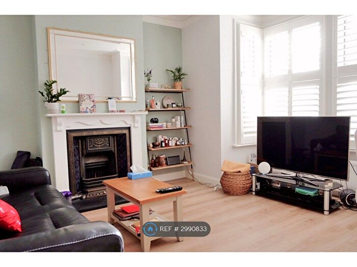 2 Bedroom Maisonette To Rent In Clarendon Road, London, SW19