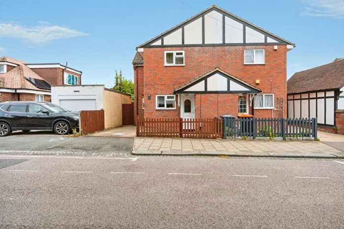 3 Bedroom Semi-Detached House For Sale In Cowper Road, Bedford, Bedfordshire, MK40