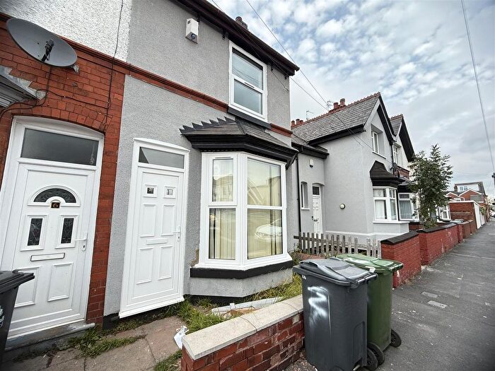 3 Bedroom End Of Terrace House To Rent In Four Bedroom-Pinfold St, Wednesbury, WS10