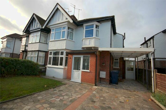 4 Bedroom Semi-Detached House To Rent In Courthouse Gardens, West Finchley, London, N3