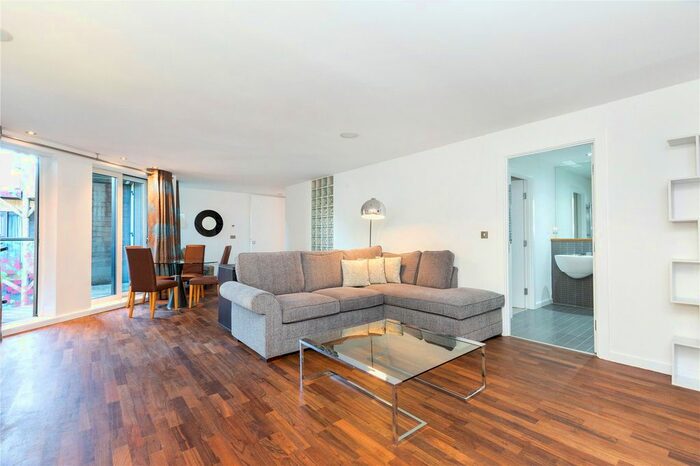2 Bedroom Flat To Rent In Islington On The Green, A Islington Green, Angel, London, N1