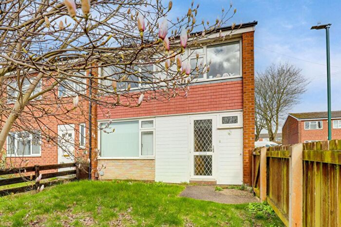3 Bedroom End Of Terrace House For Sale In Deptford Crescent, Nottingham, NG6