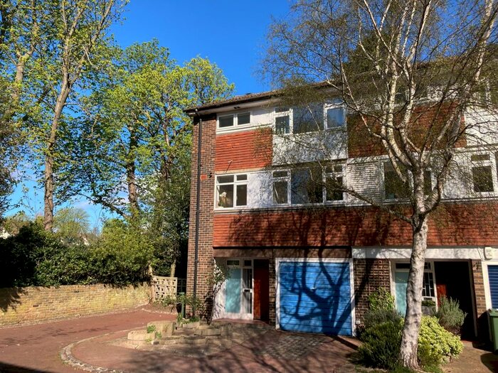 4 Bedroom Town House To Rent In Pymers Mead, London, SE21