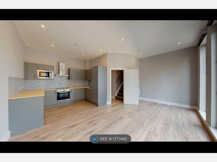 2 Bedroom Flat To Rent In Station Approach Road, Coulsdon, CR5