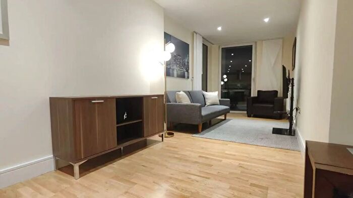 2 Bedroom Flat To Rent In Lanterns Way, London, E14