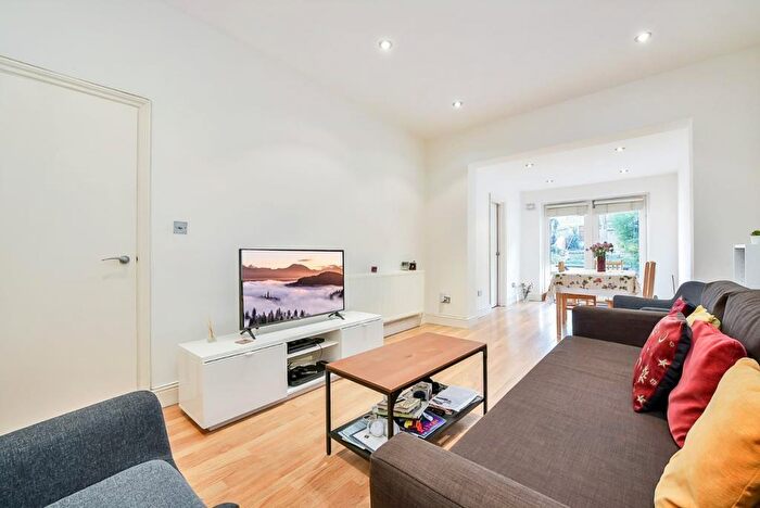 2 Bedroom Flat To Rent In Sutton Road London, N10