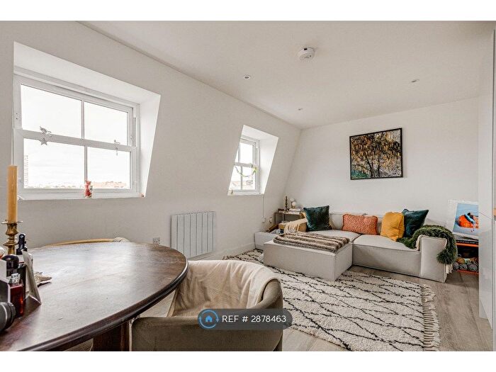 1 Bedroom Flat To Rent In Battersea Park Road, London, SW11
