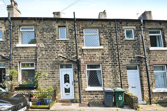 2 Bedroom Property To Rent In Wood Street, Longwood, Huddersfield, HD3