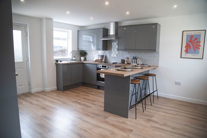 3 Bedroom Terraced House To Rent In Carlton View, Leeds, LS7