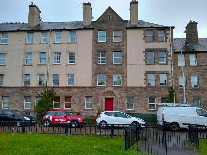 2 Bedroom Flat To Rent In Piershill Square West, Edinburgh EH8