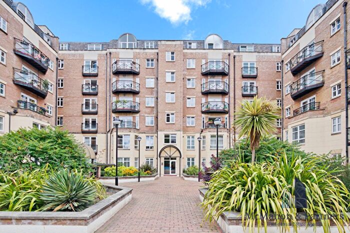 2 Bedroom Flat To Rent In Swan Street, Borough, London, SE1