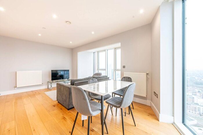 2 Bedroom Flat To Rent In Sky View Tower, Stratford, London, E15