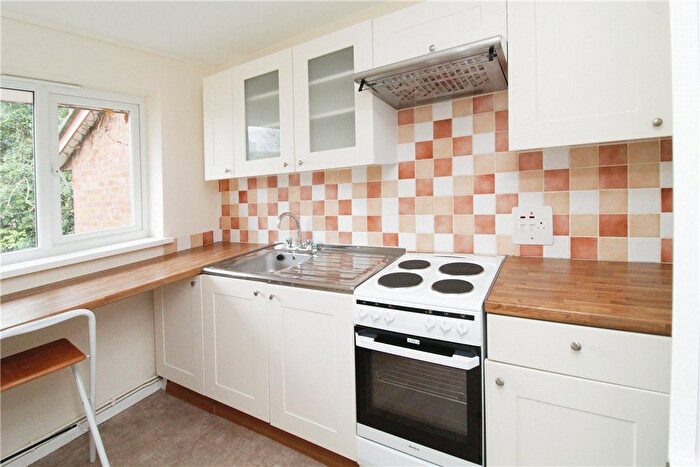 1 Bedroom Flat To Rent In Garrick Crescent, Croydon, CR0