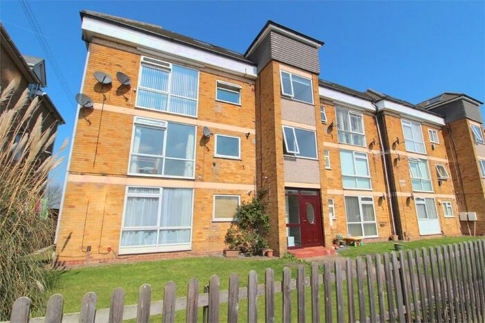 2 Bedroom Flat To Rent In Edward Way, Ashford, TW15