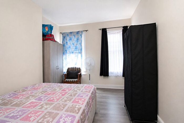 2 Bedroom Flat To Rent In Bury Park Road, Luton, LU1