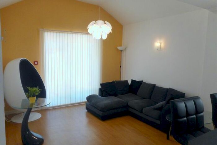 3 Bedroom Flat To Rent In Richmond Road, Cardiff, CF24