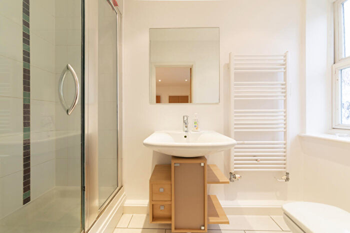 2 Bedroom Apartment To Rent In Northpoint Square, London, NW1