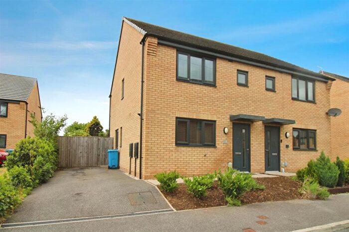 3 Bedroom Semi-Detached House For Sale In Tin Lane, Hull, HU9