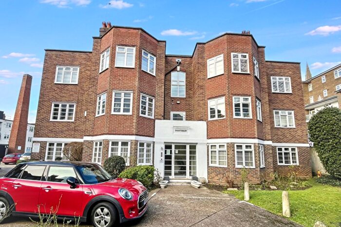 2 Bedroom Flat For Sale In St. Marks Hill, Surbiton, KT6