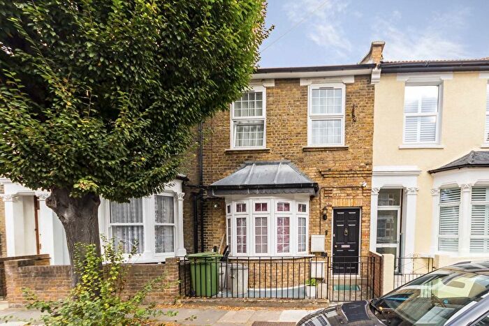 3 Bedroom Property To Rent In Biscay Road, London, W6