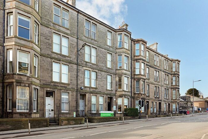 3 Bedroom Flat To Rent In Morningside Road, Morningside, Edinburgh, EH10