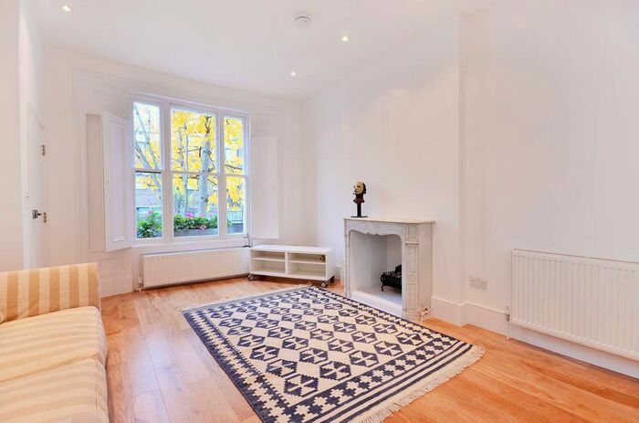 1 Bedroom Flat To Rent In Cornwall Crescent, Notting Hill, London, W11