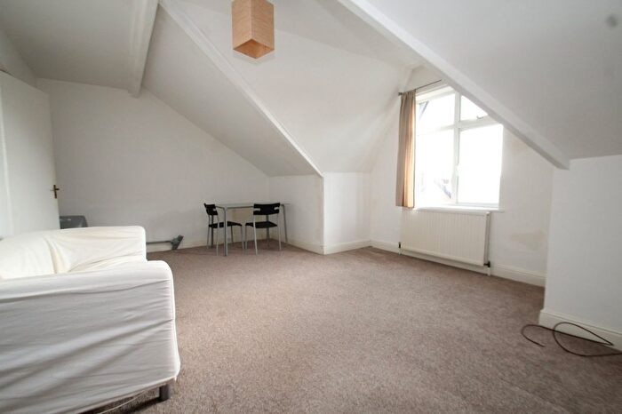 1 Bedroom Flat To Rent In , Harehills Lane, Leeds, West Yorkshire, LS8