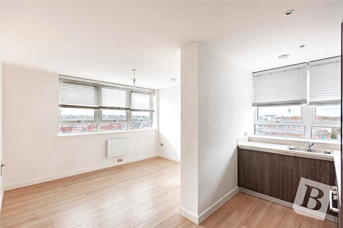 1 Bedroom Apartment For Sale In Canside, Meadow Walk, Chelmsford, Essex, CM1