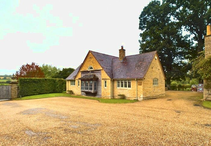 2 Bedroom Property To Rent In Shipton Road, Ascott-Under-Wychwood, Chipping Norton, OX7