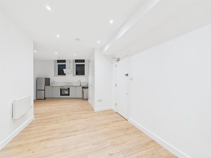 1 Bedroom Apartment To Rent In Wellington Passage, Wanstead, E11