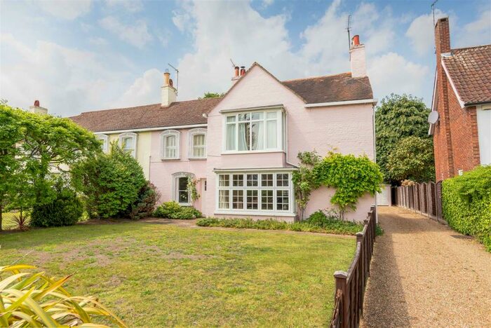 2 Bedroom Flat To Rent In Ashley Road, Walton-On-Thames, KT12