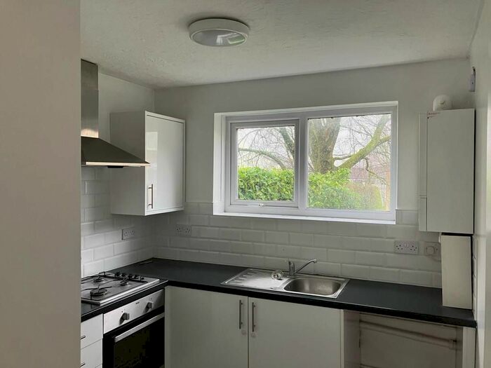 2 Bedroom Flat To Rent In Kings Close, Wirral, CH63