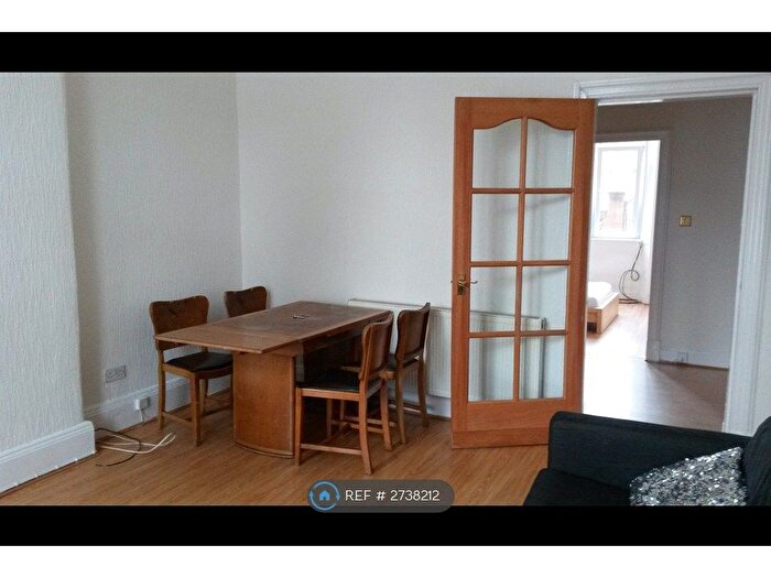 2 Bedroom Flat To Rent In Pollokshaws Road, Glasgow, G41