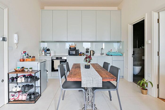 1 Bedroom Flat To Rent In Gateway, Elephant And Castle, London, SE17