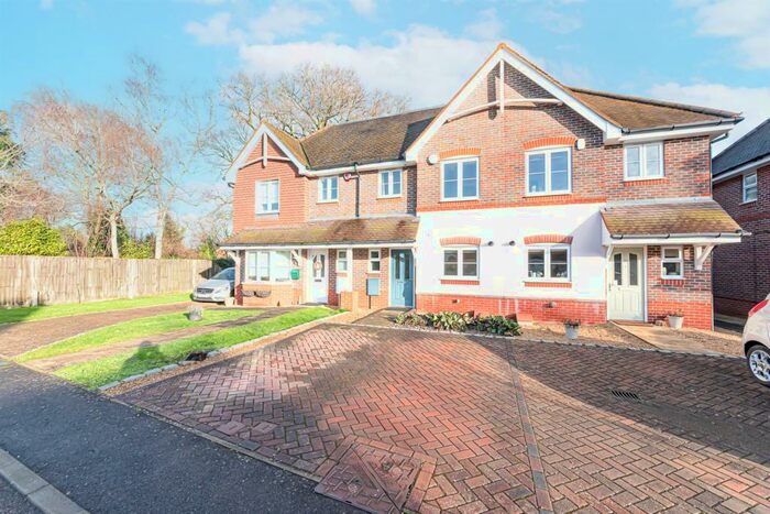 2 Bedroom Terraced House To Rent In Amberley Gardens, Wokingham, RG41