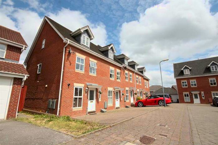 3 Bedroom Semi-Detached House To Rent In Caliban Mews, CV34